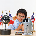 男の子 眼鏡 ロボット 国旗