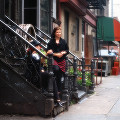 海外 北米 人物 女性（外国） 帽子 階段 歩道 アメリカ ニューヨーク ソー