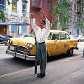 海外 北米 人物 街の風景 乗物 女性（外国） 手を上げる 車 タクシー パー