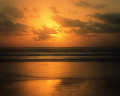 087： 海 波 砂浜 水平線 太陽 空 雲 朝陽 夕陽