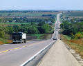 011：　真直ぐな道　トラック　R20　アメリカ・アイオワ州