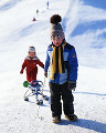 世界の子供　ソリ 雪