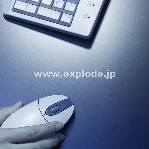 071�F�}�E�X�@��@�L�[�{�[�h