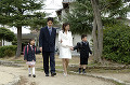 033：入学式に向かう親子4人