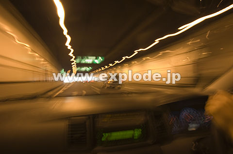 100�F�_�ސ쌧�@�g���l���𑖍s���̎�����