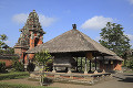 タマン・アユン寺院 塔門と小屋